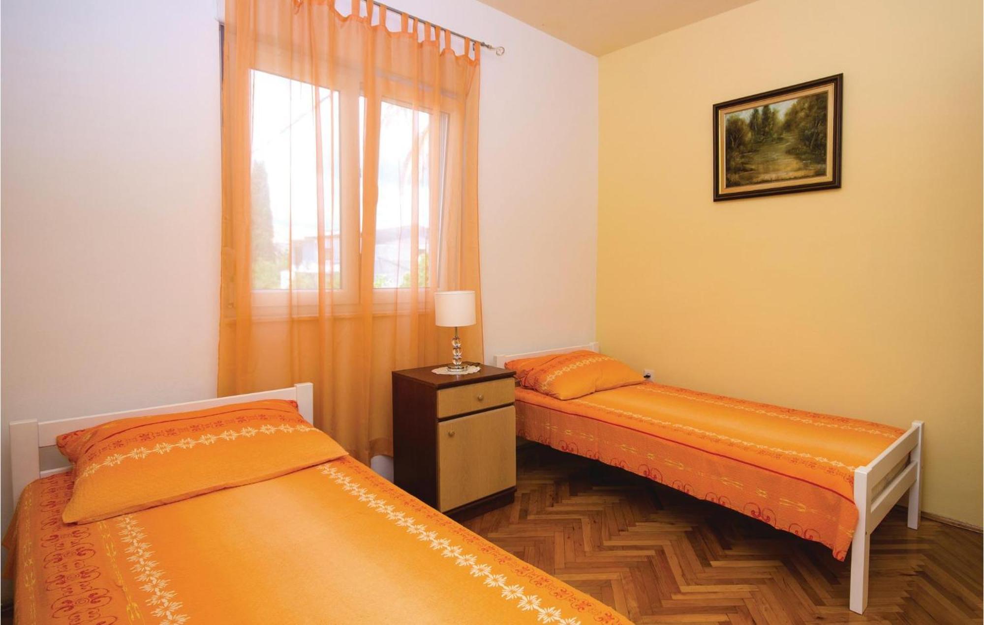 Amazing Apartment In Kastel Stafilic With Jacuzzi Kaštela Exterior foto